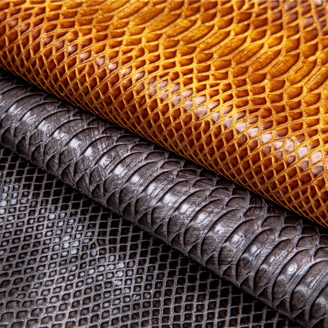 Gocce Dell'acqua & Pelle Di Serpente Fotografia Stock - Immagine di